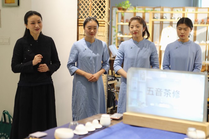 大可老師和她的茶修師.JPG 大可老師和她的茶修師.JPG